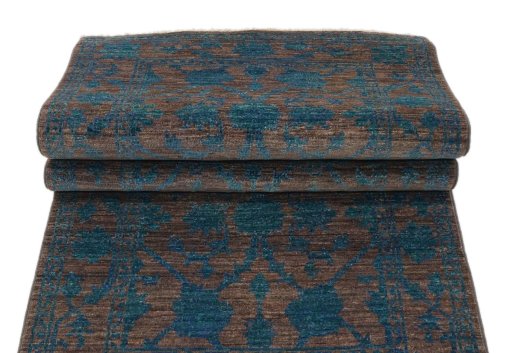 Central medallion detail of New Farahan rug from Pakistan