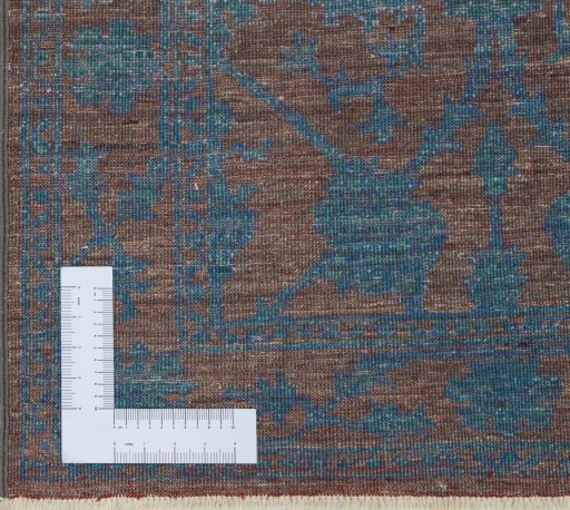 Corner detail of New Farahan rug showing border pattern and Wool pile