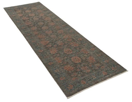 Corner detail of New Farahan rug showing border pattern and Wool pile