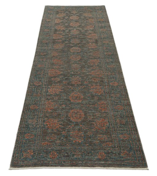 Surface texture of New Farahan rug with natural Wool and intricate pattern