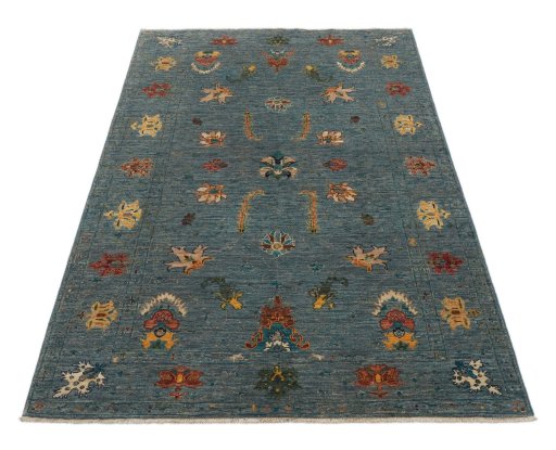 Surface texture of New Farahan rug with natural Wool and intricate pattern