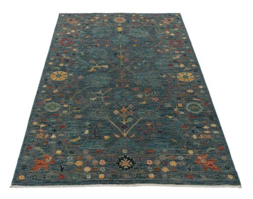 Surface texture of New Farahan rug with natural Wool and intricate pattern