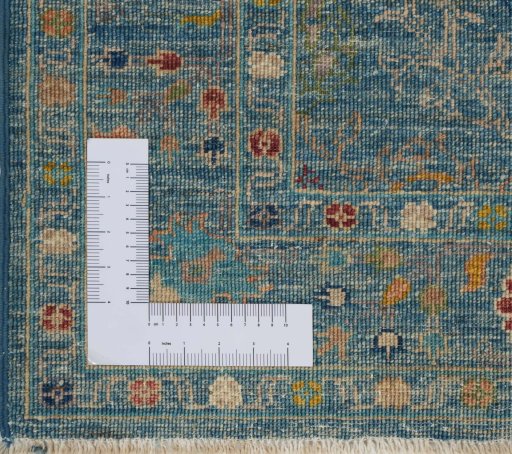 Corner detail of New Farahan rug showing border pattern and Wool pile