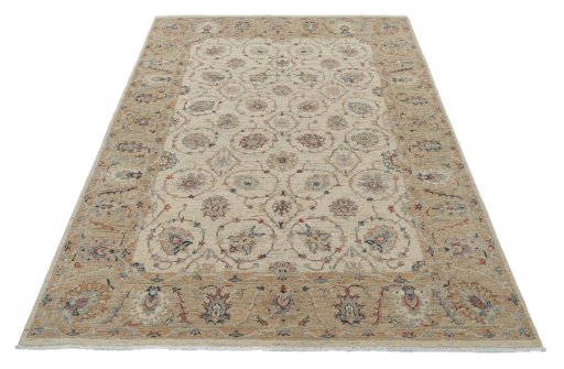 Surface texture of New Farahan rug with natural Wool and intricate pattern