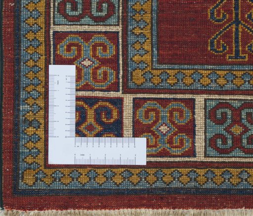 Corner detail of New Farahan rug showing border pattern and Wool pile