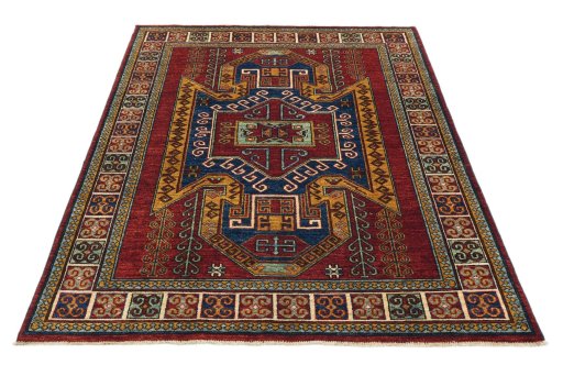 Surface texture of New Farahan rug with natural Wool and intricate pattern