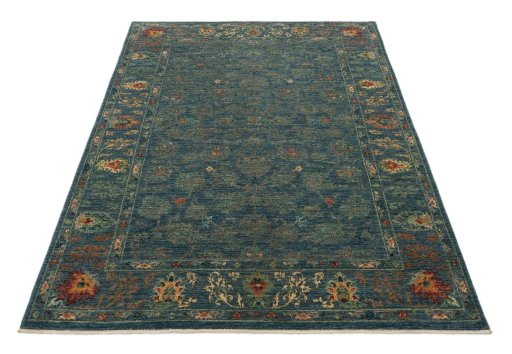 Surface texture of New Farahan rug with natural Wool and intricate pattern