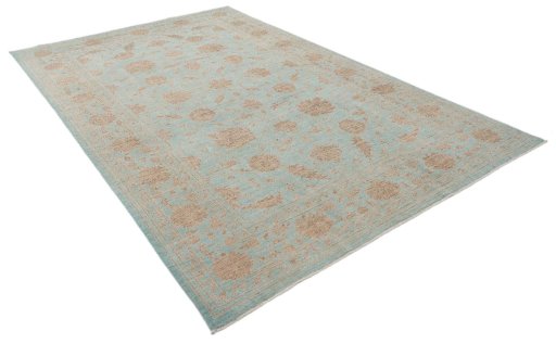 Corner detail of New Farahan rug showing border pattern and Wool pile