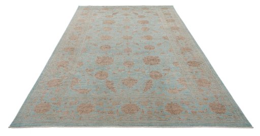 Surface texture of New Farahan rug with natural Wool and intricate pattern