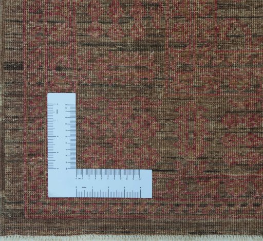 Corner detail of New Farahan rug showing border pattern and Wool pile