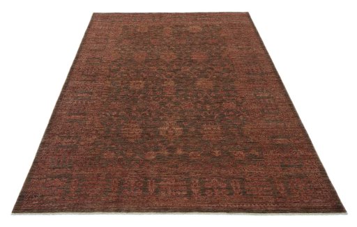 Surface texture of New Farahan rug with natural Wool and intricate pattern