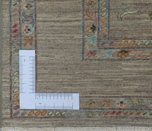 Corner detail of New Farahan rug showing border pattern and Wool pile