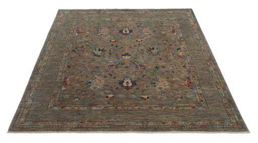 Surface texture of New Farahan rug with natural Wool and intricate pattern