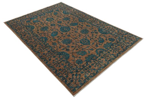 Corner detail of New Farahan rug showing border pattern and Wool pile