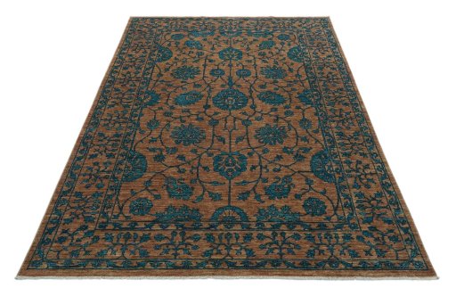 Surface texture of New Farahan rug with natural Wool and intricate pattern