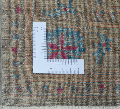 Corner detail of New Farahan rug showing border pattern and Wool pile