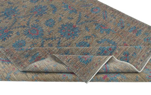 Central medallion detail of New Farahan rug from Pakistan