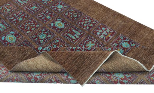 Central medallion detail of New Farahan rug from Pakistan
