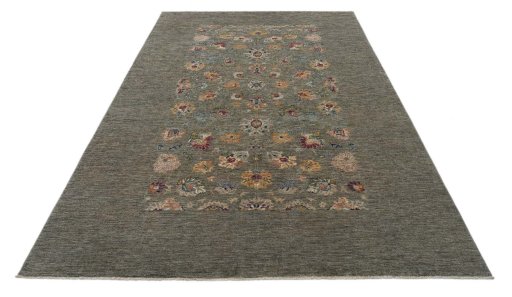 Surface texture of New Farahan rug with natural Wool and intricate pattern