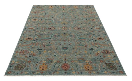 Surface texture of New Farahan rug with natural Wool and intricate pattern