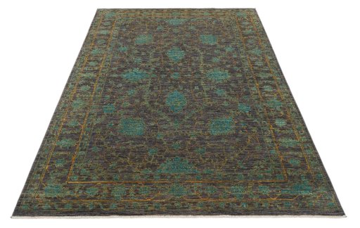 Surface texture of New Farahan rug with natural Wool and intricate pattern