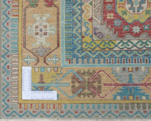 Corner detail of New Farahan rug showing border pattern and Wool pile