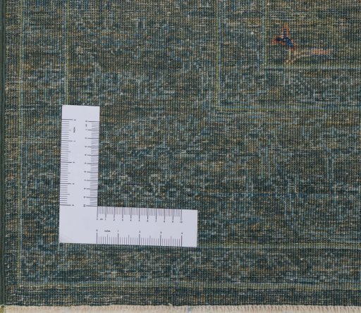 Corner detail of New Farahan rug showing border pattern and Wool pile