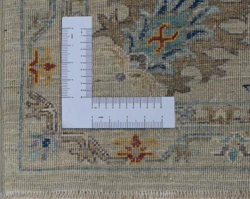 Corner detail of New Farahan rug showing border pattern and Wool pile