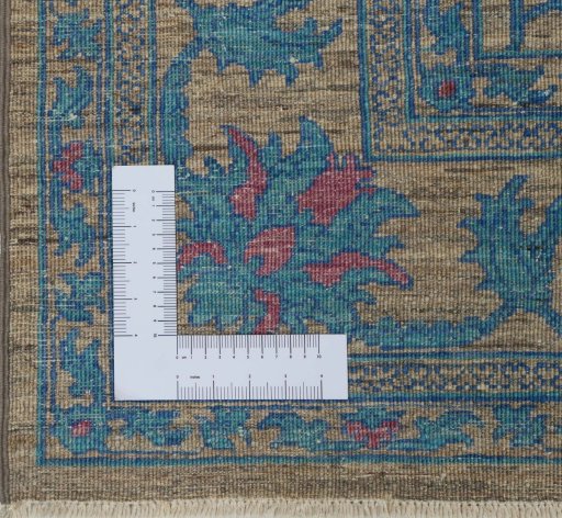 Corner detail of New Farahan rug showing border pattern and Wool pile