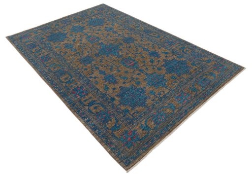 Corner detail of New Farahan rug showing border pattern and Wool pile