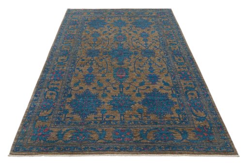 Surface texture of New Farahan rug with natural Wool and intricate pattern