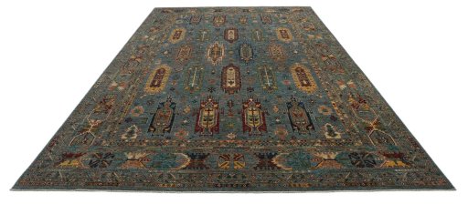 Surface texture of New Farahan rug with natural Wool and intricate pattern