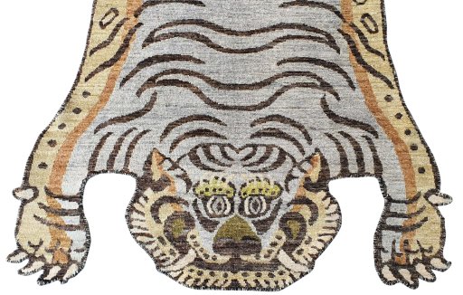Surface texture of New Farahan rug with natural Wool and intricate pattern
