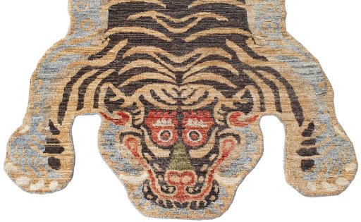 Surface texture of New Farahan rug with natural Wool and intricate pattern