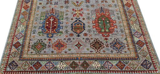 Surface texture of New Farahan rug with natural Wool and intricate pattern