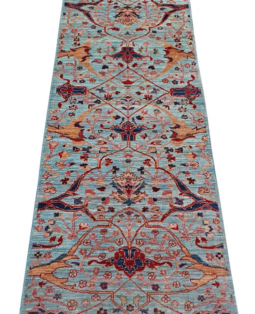 Surface texture of New Farahan rug with natural Wool and intricate pattern