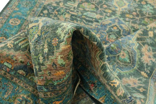 Surface texture of New Farahan rug with natural Wool and intricate pattern