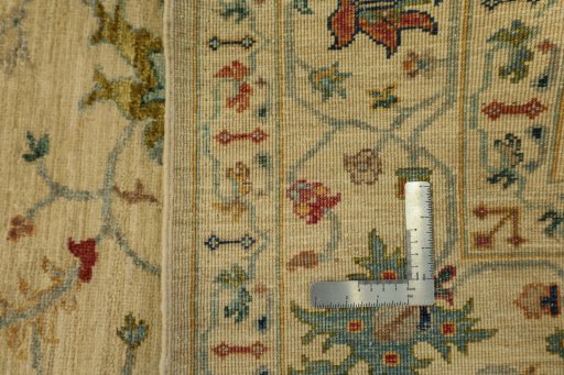Surface texture of New Farahan rug with natural Wool and intricate pattern