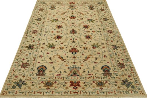 Surface texture of New Farahan rug with natural Wool and intricate pattern