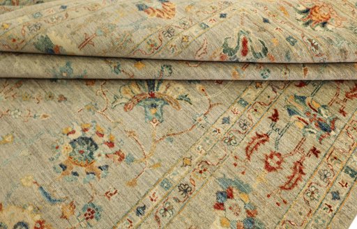 Corner detail of New Farahan rug showing border pattern and Wool pile