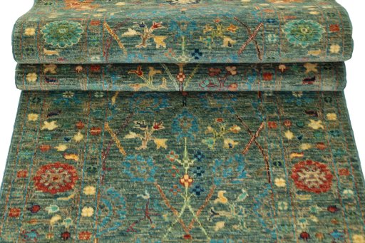 Corner detail of New Farahan rug showing border pattern and Wool pile