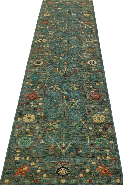 Surface texture of New Farahan rug with natural Wool and intricate pattern
