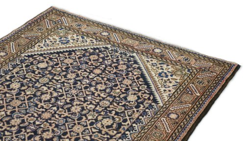 Central medallion detail of 2000s Farahan rug from Iran / Persia