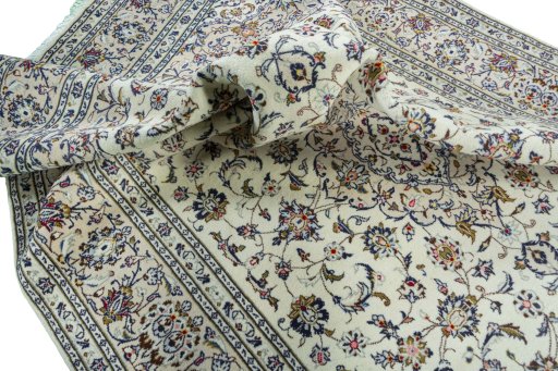 Surface texture of 2000s Kashan rug with natural Wool and intricate pattern