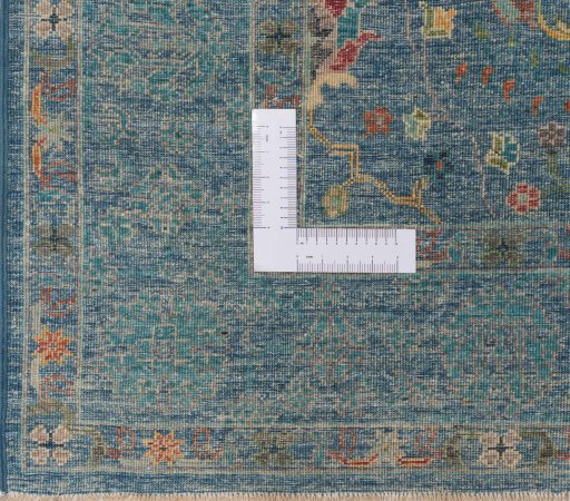 Corner detail of New Farahan rug showing border pattern and Wool pile