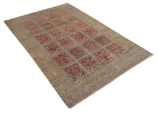 Corner detail of New Farahan rug showing border pattern and Wool pile