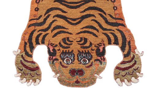 Surface texture of New Farahan rug with natural Wool and intricate pattern
