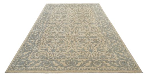 Surface texture of New Farahan rug with natural Wool and intricate pattern