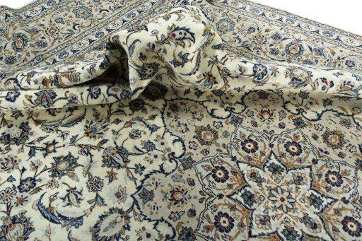 Surface texture of 2000s Kashan rug with natural Wool and intricate pattern