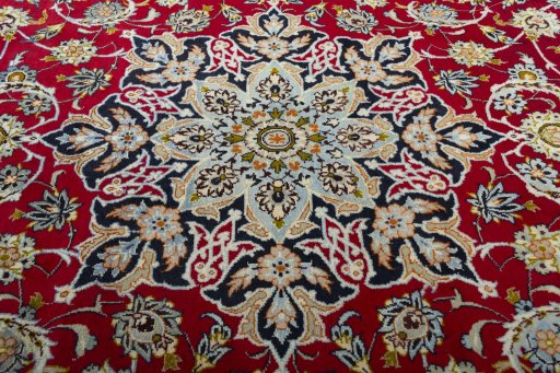 Central medallion detail of 2000s Najafabad rug from Iran / Persia